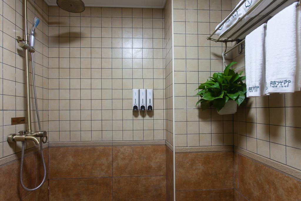 Haikou Time Inn Theme Hotel Longhua Экстерьер фото